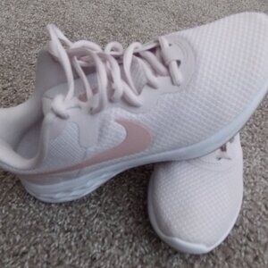 Nike Revolution 6 Next Nature Women's Road Running Shoe Size 6